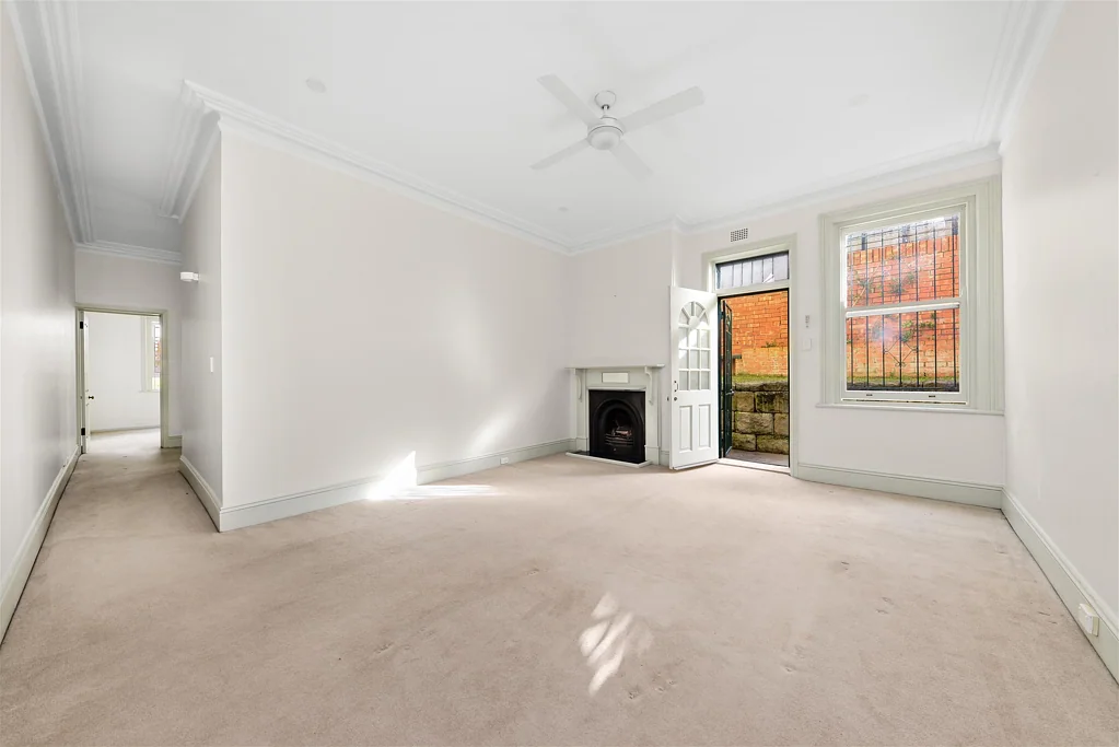 Three Bedroom Semi-Style Apartment, Footsteps to Coogee Beach