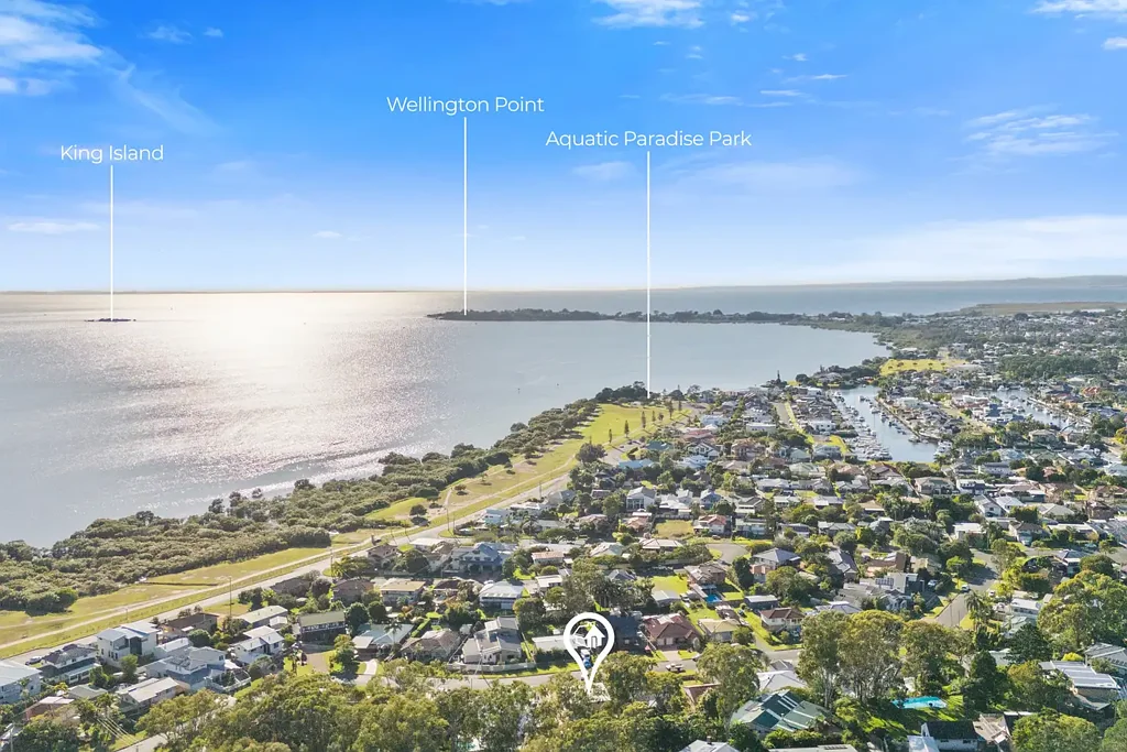 Spacious Dual-Living Home with Large Shed - Walk to the Bay!