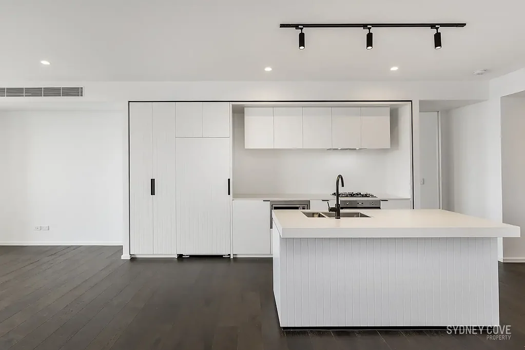 BEAUTIFUL 3 BEDROOM APARTMENT | Unfurnished