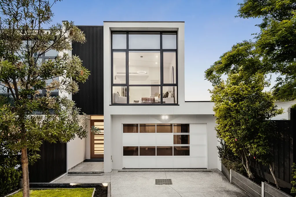 Doncaster 4ਬੈੱਡਰੂਮ A city-vista entertainer with luxurious glamour