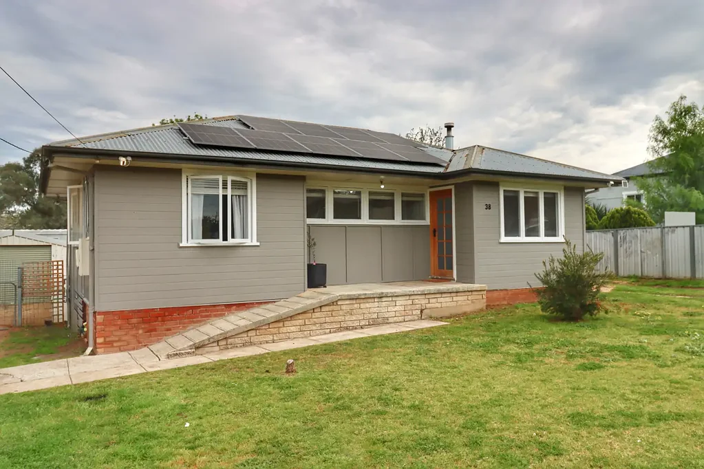 Cowra 3બેડરૂમ Renovated Home with Space and Separate Accommodation