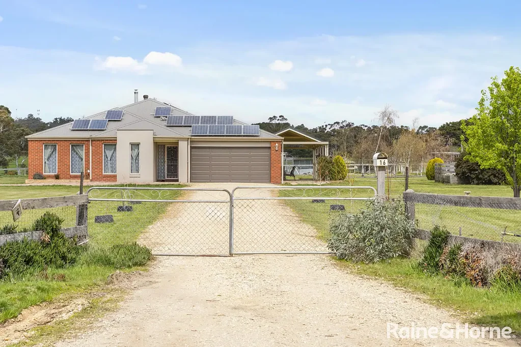 16 Olivers Lane West, Elphinstone, VIC 3448