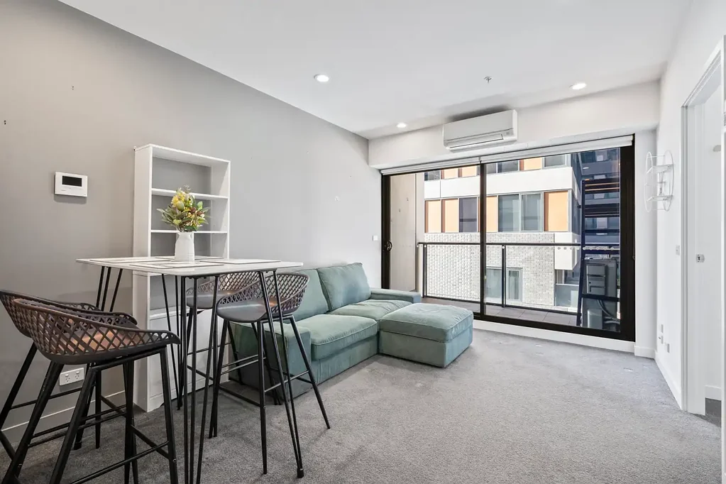Charming Furnished 2 Bedroom Apartment!