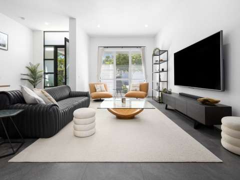 Paradise Point 4 Bedroom Indulge in Luxury at 19 River Vista Way