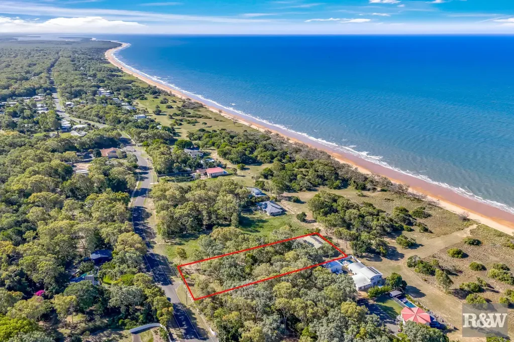 Moore Park Beach 4બેડરૂમ Oceanfront Brick Home On Rare Medium Density 4332m2 Lot - Elevated Ocean Views & Direct Beach Access