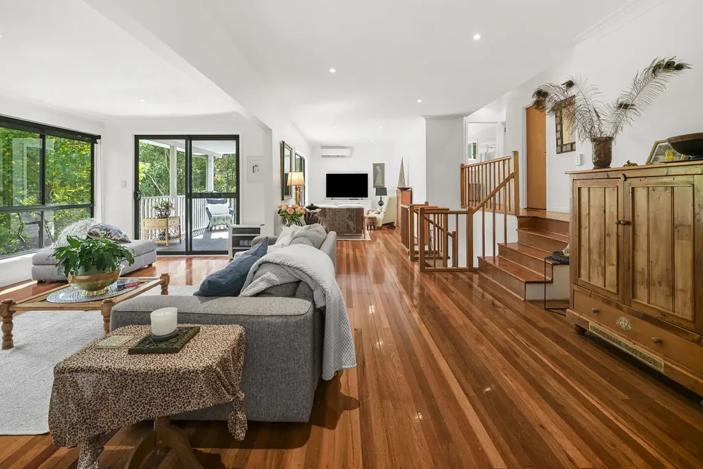 New Lambton Heights 4Kwarto Spacious Split-Level Family Living with a Tranquil Leafy Outlook