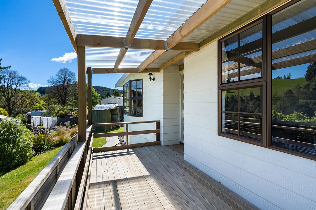 Lawrence 3ห้องนอน Smart sunny vantage with views.