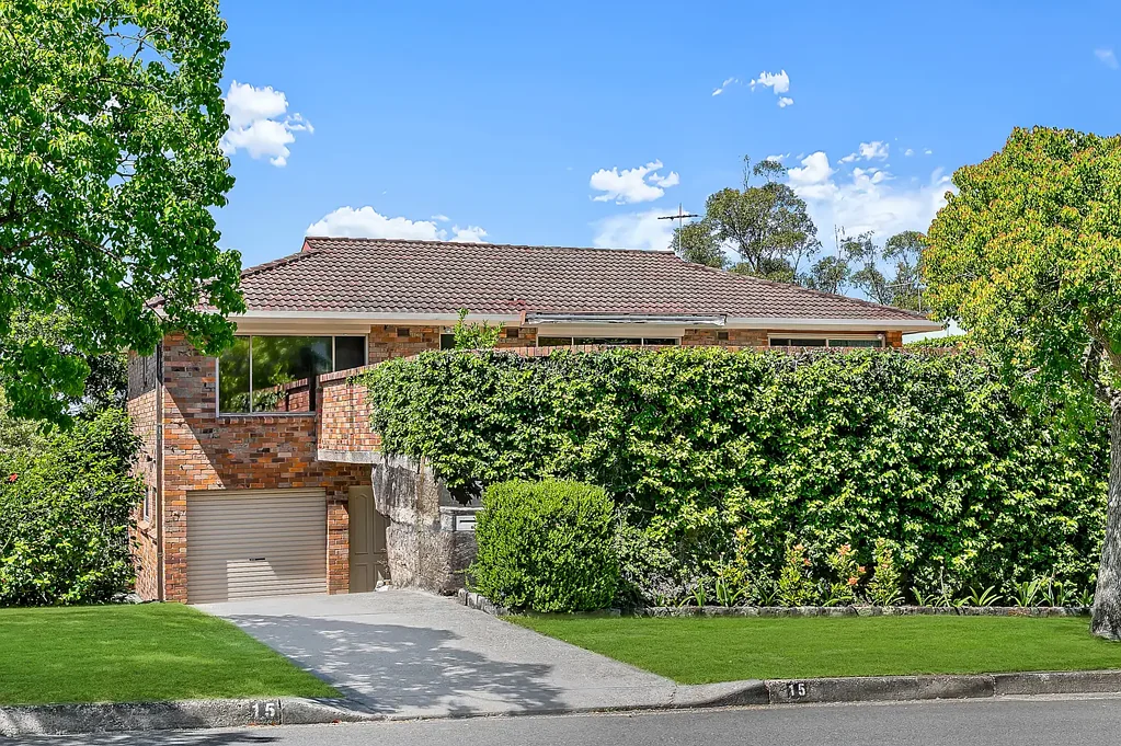 Turramurra 3房 安静私密空间 分层设计双生活区 北向景观泳池 俯瞰山谷美景 连接户外娱乐区 近步道自然风光 "Ravenhill" - Natural urban living