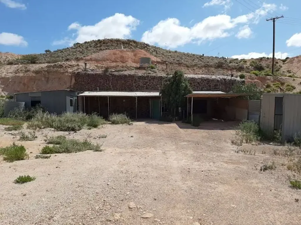 Coober Pedy 4ห้องนอน The dugout with a difference - Continual dugout – 3 bedrooms – Quiet Location