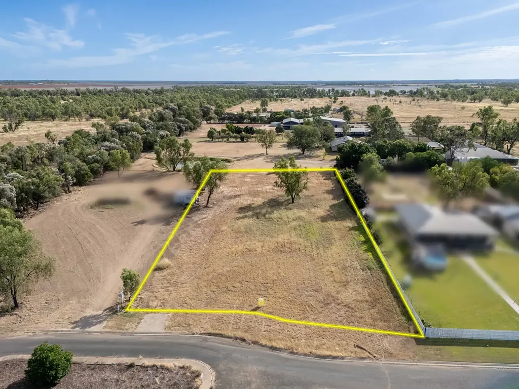 Emerald VACANT LAND READY TO BUILD YOUR DREAM HOME