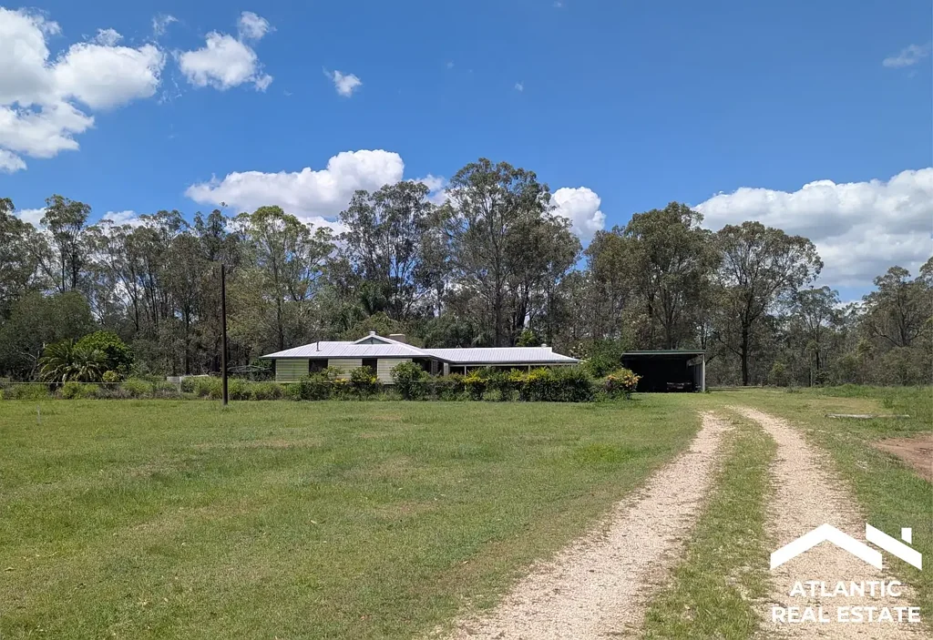 Ironbark 4બેડરૂમ COUNTRY RETREAT FOR THE FAMILY - INGROUND POOL  - MANS SHED 
Spacious 4-Bedroom Family Home with 3 Living Areas, Sparkling Pool and 26 Acres