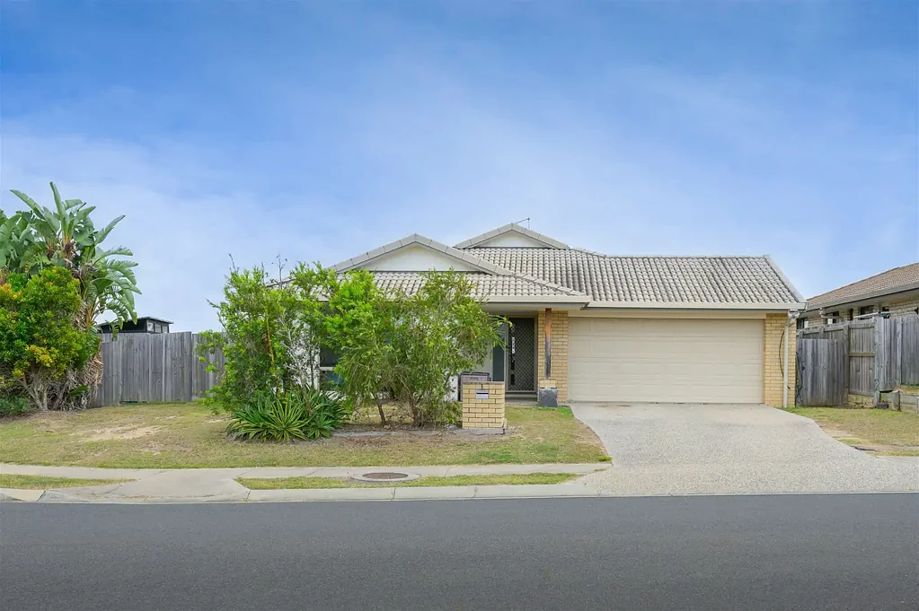 Calliope 4Zimmer Spacious Brick Home on Generous Corner Block with Secure Rental Return
