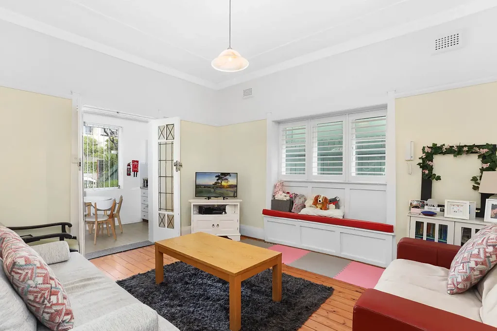 Fully Furnished Bright & Spacious 1 Bedroom Apartment!