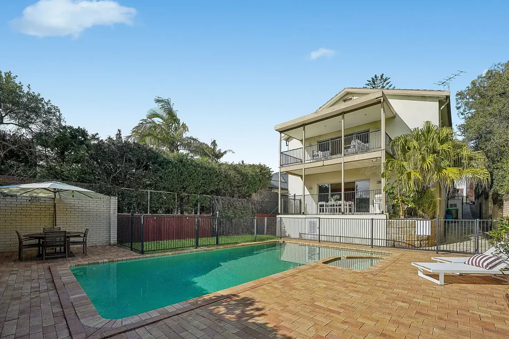 Vaucluse 6બેડરૂમ Sun-Drenched Family Haven with Ocean Views and Enormous Future Potential