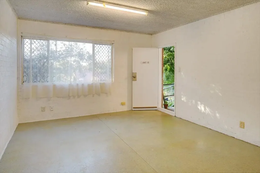 Large & Convenient Lismore Unit
