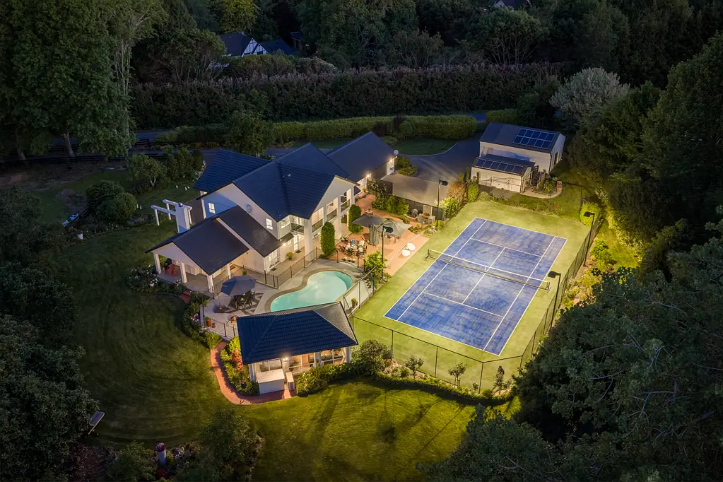 Matangi 4房 古典魅力与现代生活完美融合！泳池+网球场+太阳能板，5795㎡地块，成熟园林环绕！ Where timeless charm meets modern living