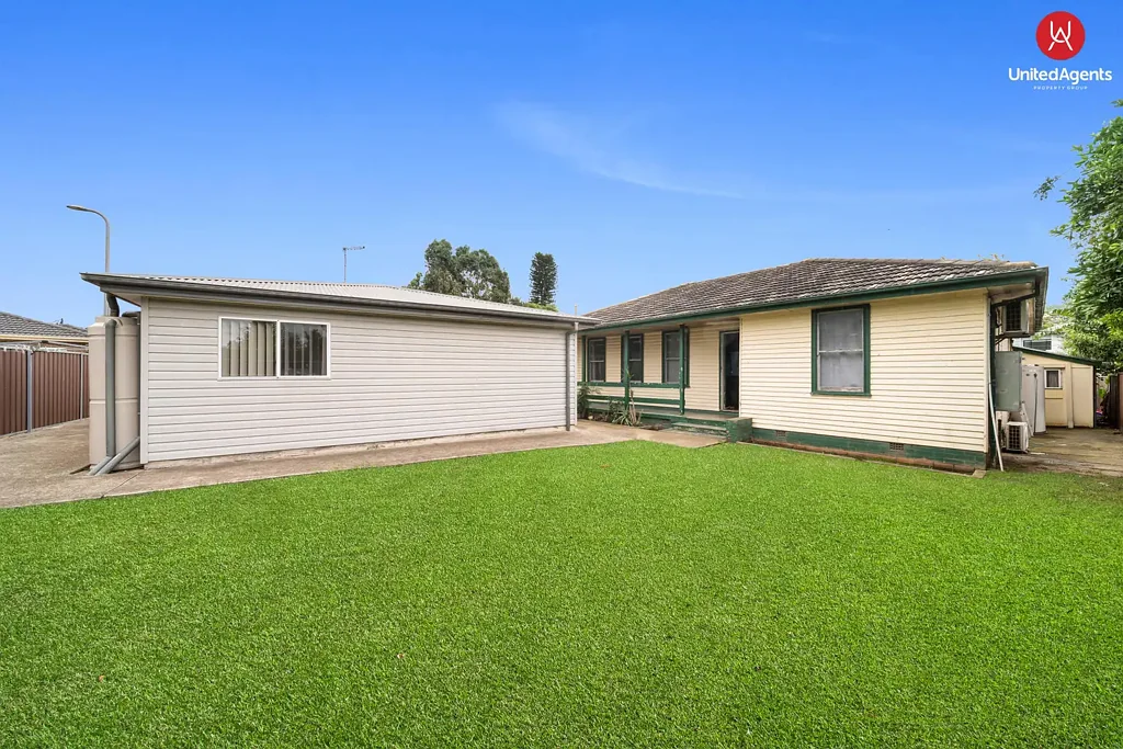 Cartwright 5房 双住宅灵活布局 3卧主屋木地板 独立2卧附楼 近学校商店公园 Prime Location !