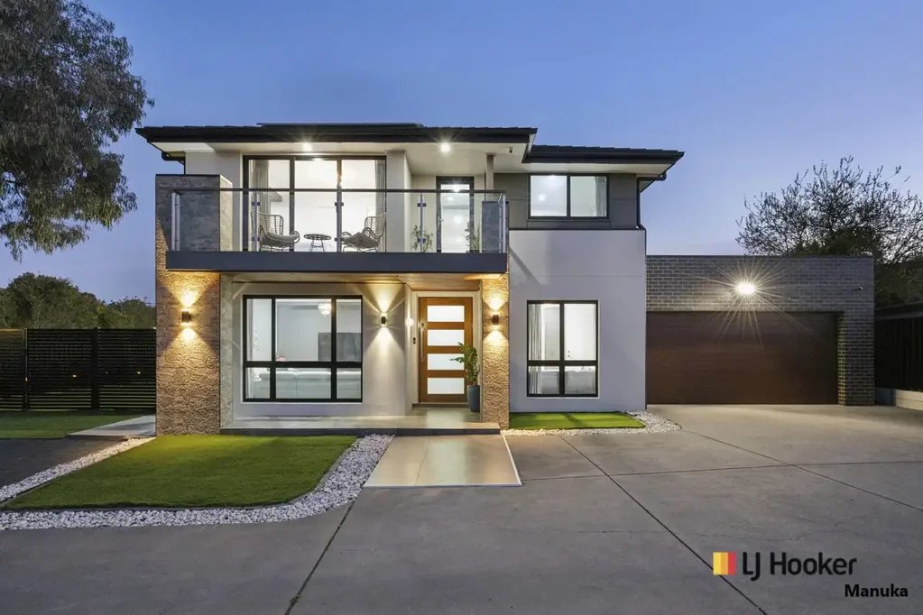 Kambah 5部屋 Grand Family Living with Style, Space & Sophistication