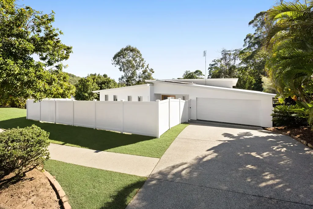 Buderim 5部屋 The Complete Family Home with Multiple Living Zones & Resort-Style Entertaining