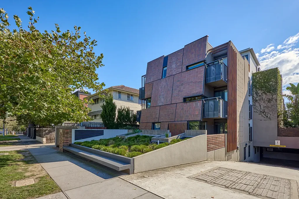 Prahran 2房 顶层景观公寓 Gaggenau厨电 三面采光娱乐区 地下车位 安全智能设计 步行繁华商圈 Private Roof Top Terrace