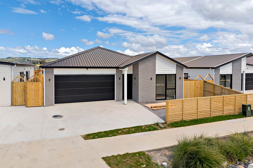 Opaheke 4Zimmer Brand New Family Haven with 2 Legal Kitchens
