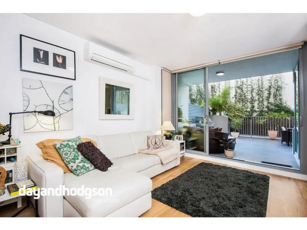 One Bedroom Apartment with Courtyard