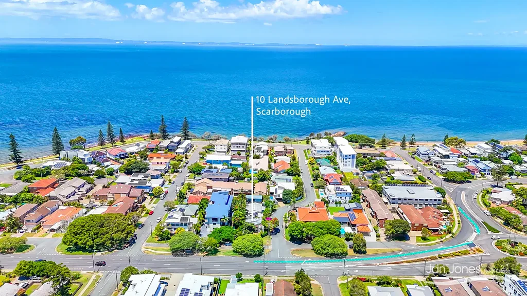 Scarborough 2ห้องนอน Prime Location, 2 Street Access, Queenslander