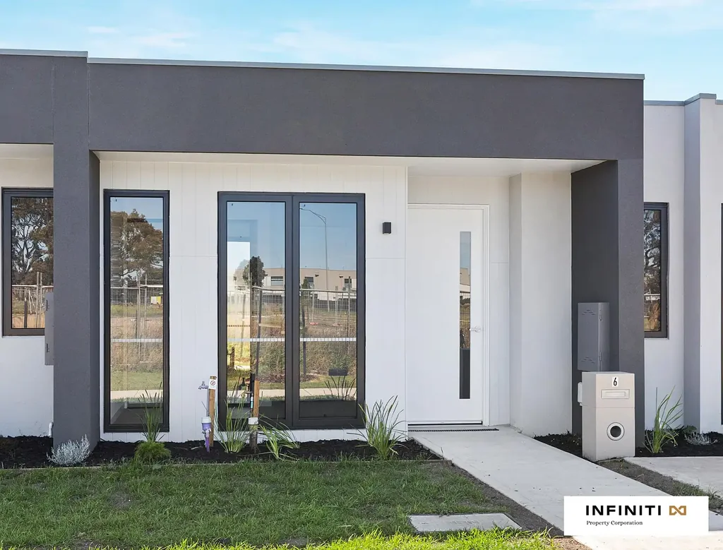 Stunning Luxury 3 Bedroom plus study in WOLLERT - Your Dream Home Awaits!