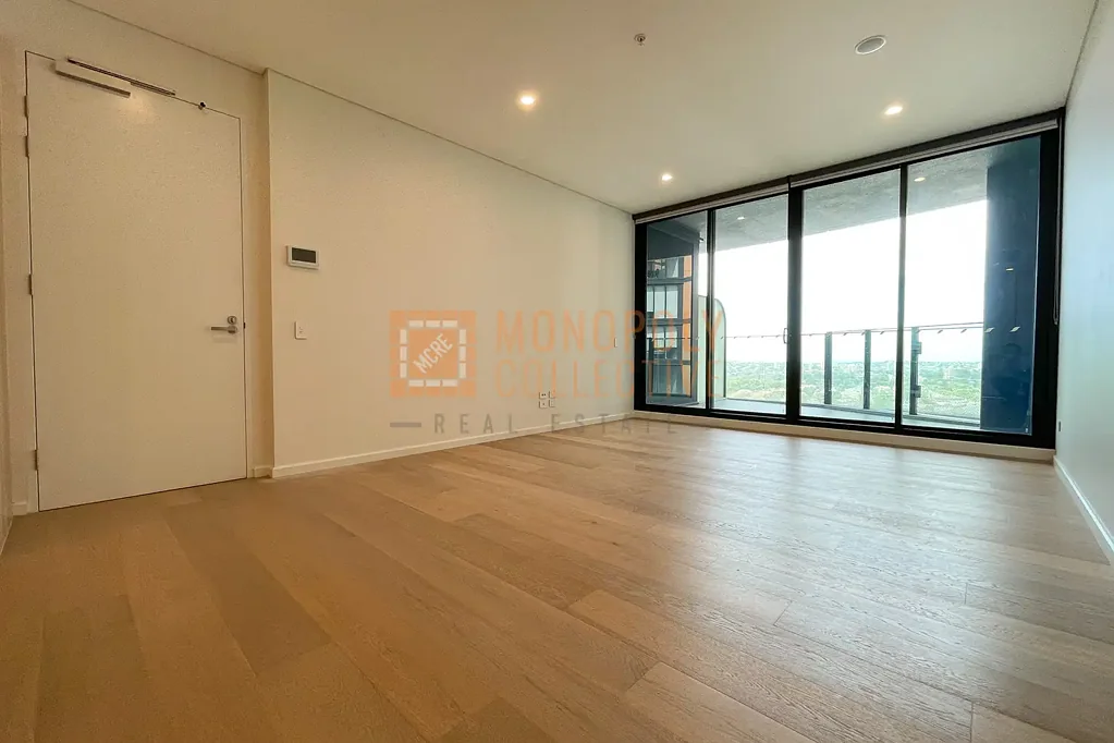 ULTRA LUXURIOUS & SPACIOUS 1 BEDROOM + STUDY