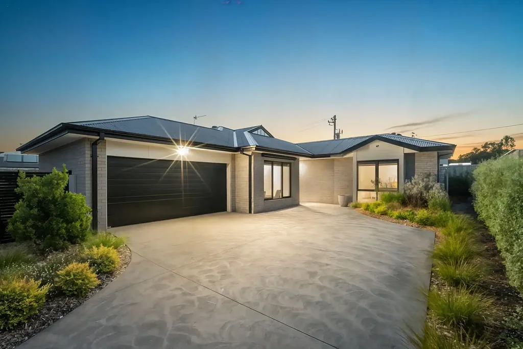 Creswick 4침실 REFINED LOW MAINTENANCE CONTEMPORARY LIVING