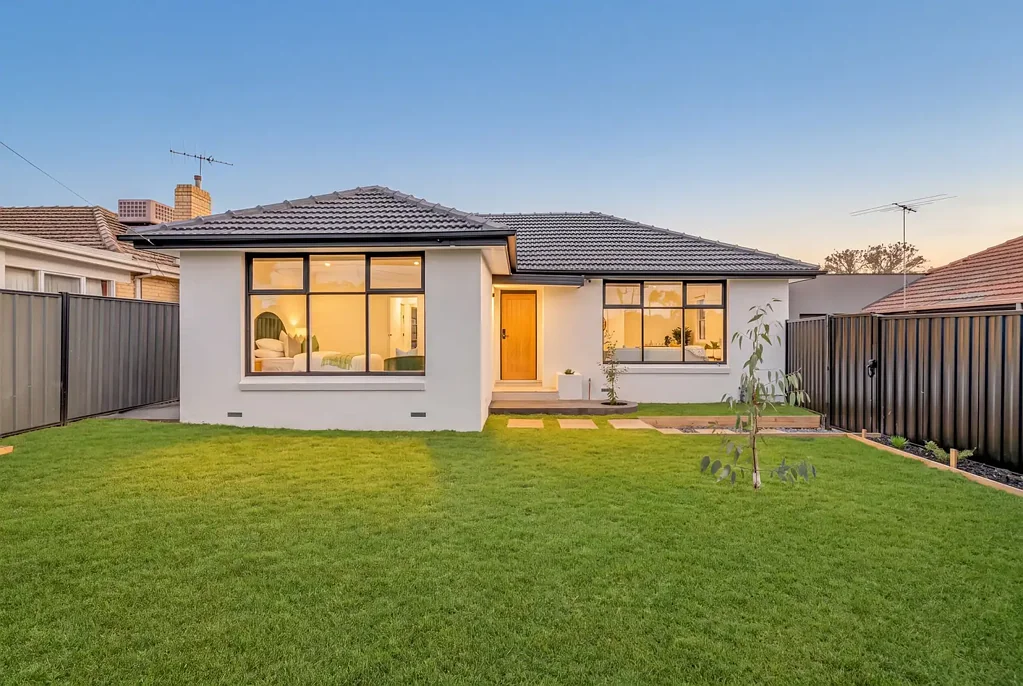 Mentone 3房  THE BRIEF: RENEWED, NORTH-FACING & BUILT FOR FAMILY
