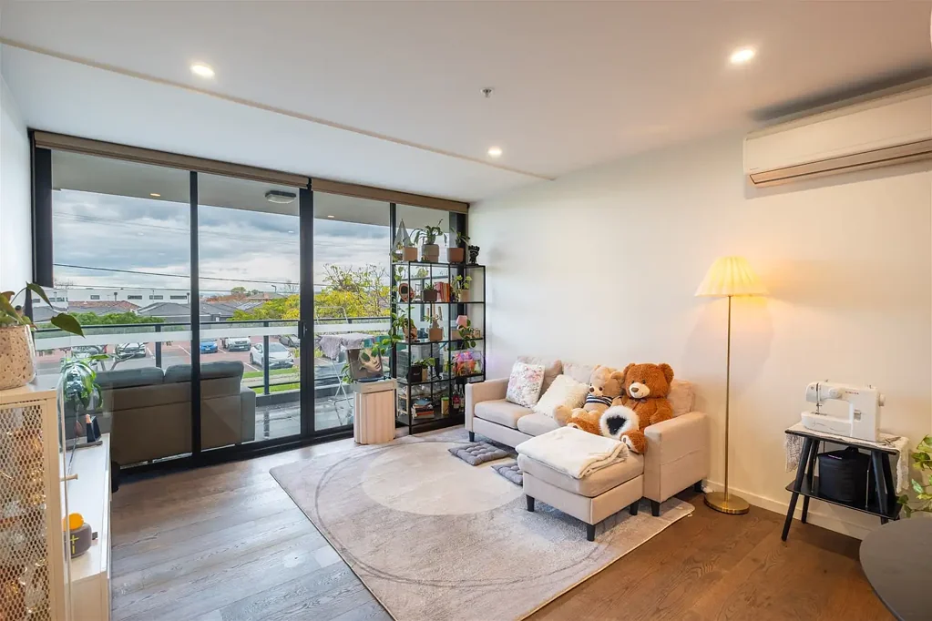 6 MONTH LEASE - Modern Luxury in the Heart of "The Pasco" 104D/23 Cumberland Road Pascoe Vale VIC 3044