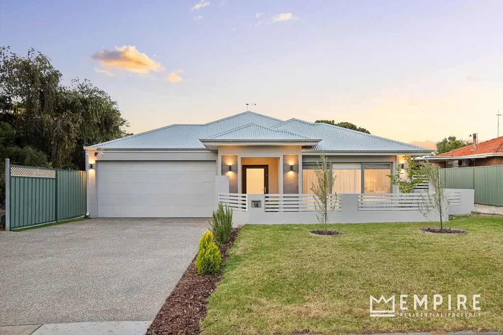 Coolbellup 4 Slaapkamer Luxury Family Living in a Prime Location!