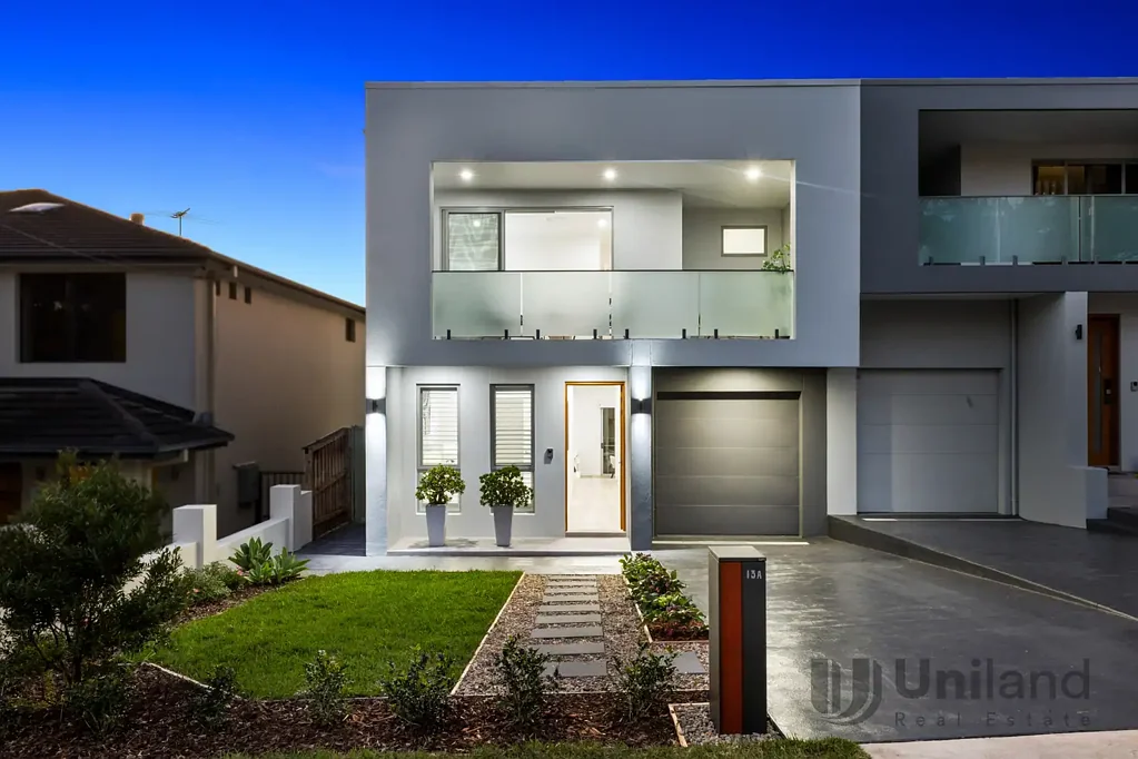 Epping 5房 定制家庭豪宅，尽享区域美景 | 步行可达 Epping West Public Custom Family Luxury Crafted with District View | Walk to Epping West Public
