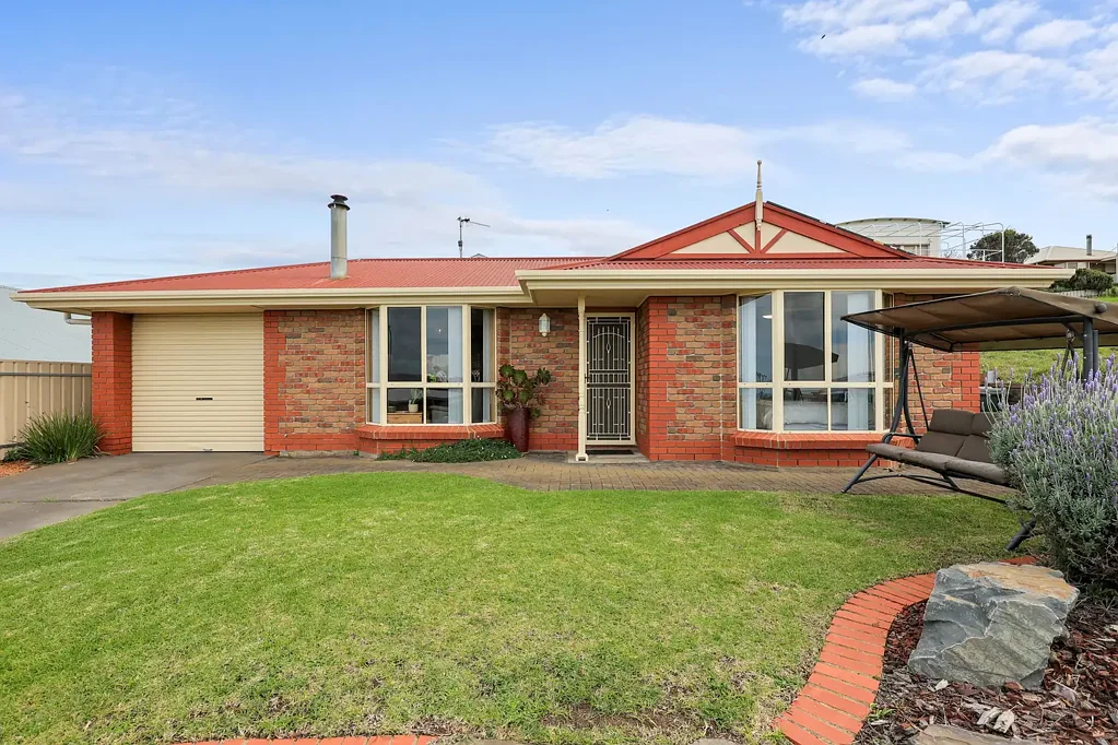Encounter Bay 3房  Elevated Coastal Living with Beautiful Bay Views