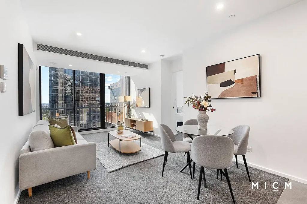 Melbourne 2chambre Spectacular Style with Space, Northern Sunlight and a Peaceful Corner Setting