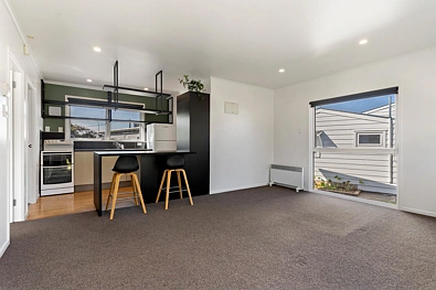 STANDALONE / COVERED OUTDOOR LIVING / PRIVATE GARDEN / EXCELLENT LOCATION