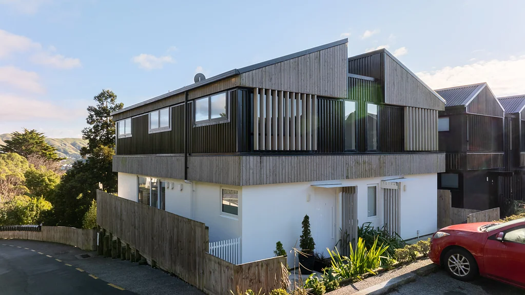 Paparangi 3房  Near-New Home with Stunning Leafy Outlook