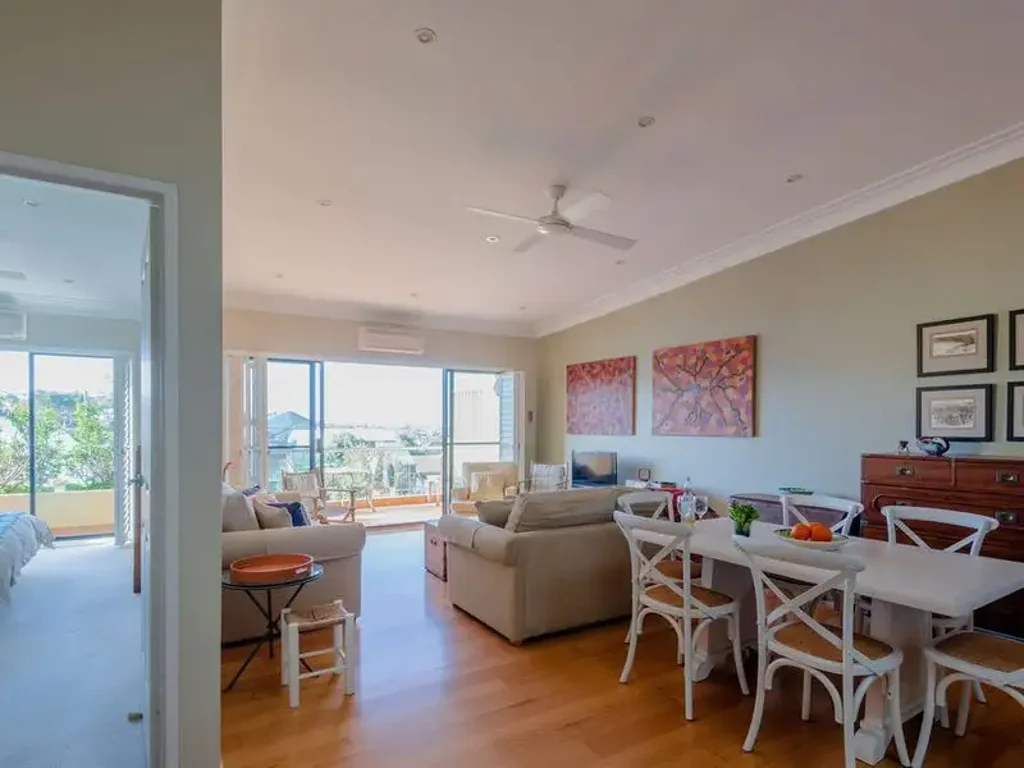 Sun filled apartment with ocean views - furnished