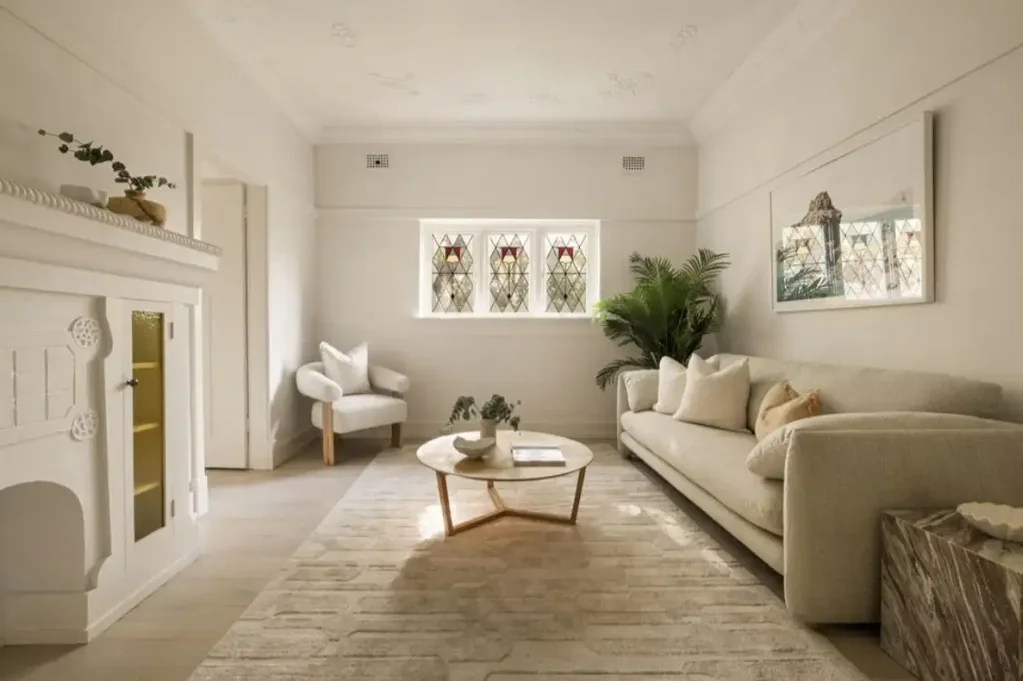 Northerly Top Floor, Beach Views and Huge Lock Up Garage