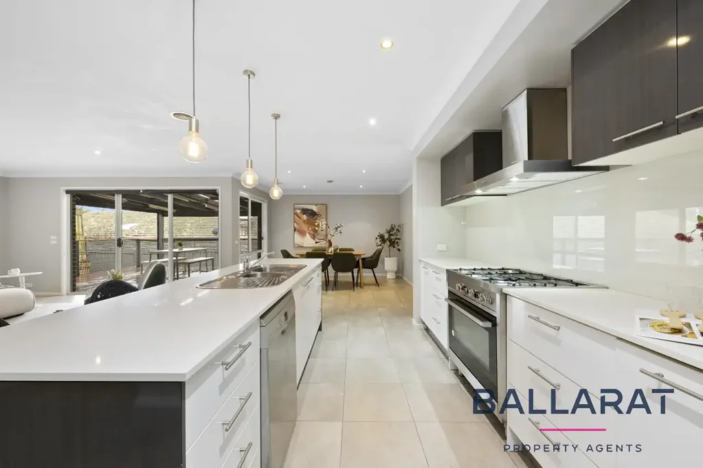 Mount Clear 4Zimmer More Than Meets the Eye – Spacious Family Living in a Prime Location