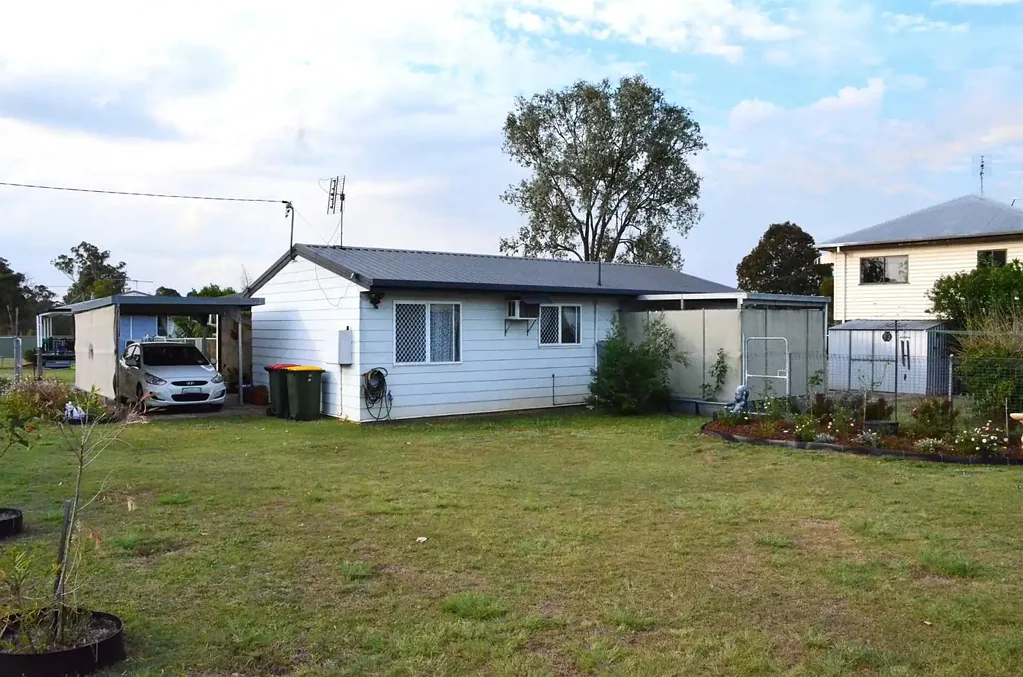 Nanango 3Zimmer Charming 3 bedroom home close to town!