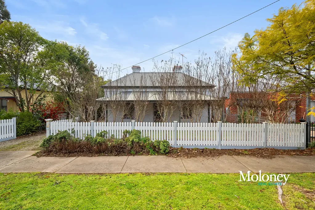 Corowa 4ਬੈੱਡਰੂਮ Attractive home with character and central convenience
