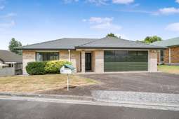 18 John Webb Drive, Glenview