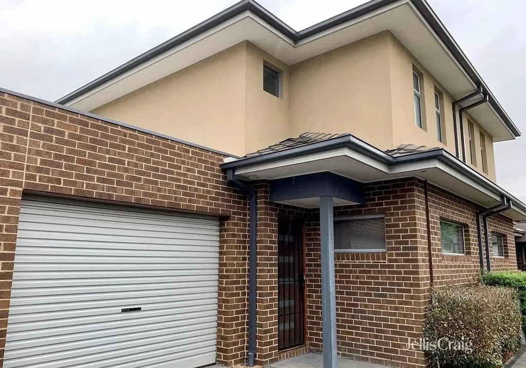 Modern Low-Maintenance Townhouse in a Convenient Reservoir Location