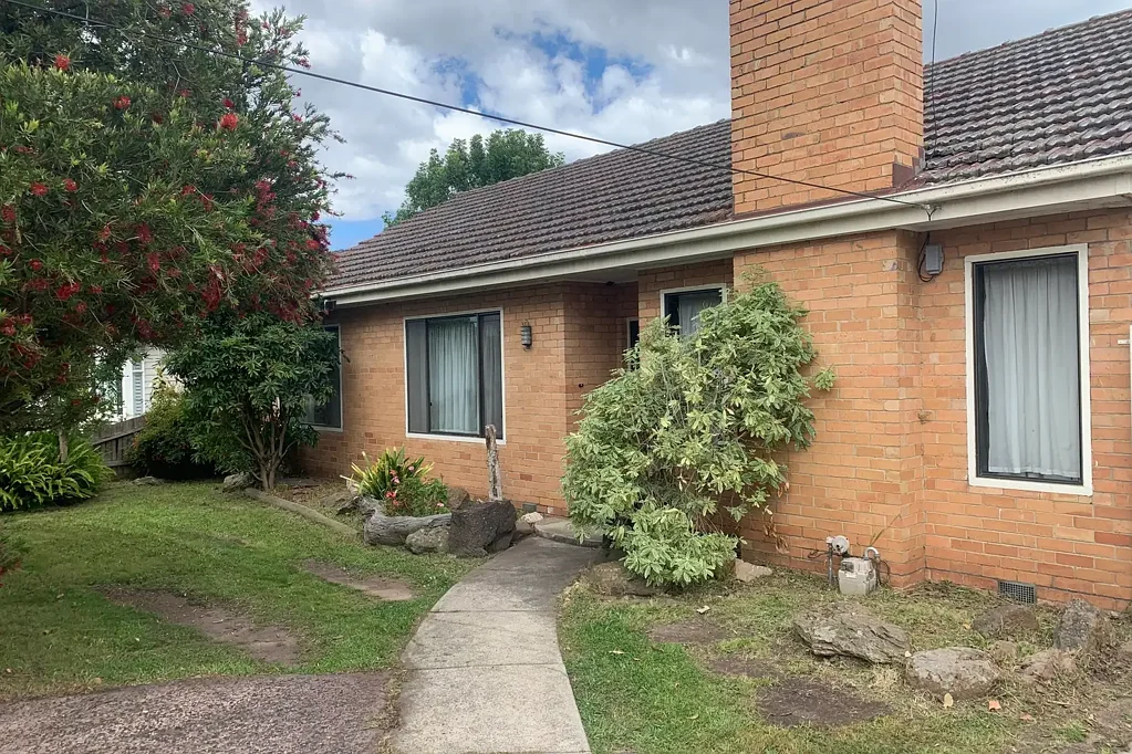 Ideally located 2 Bedroom Home!!