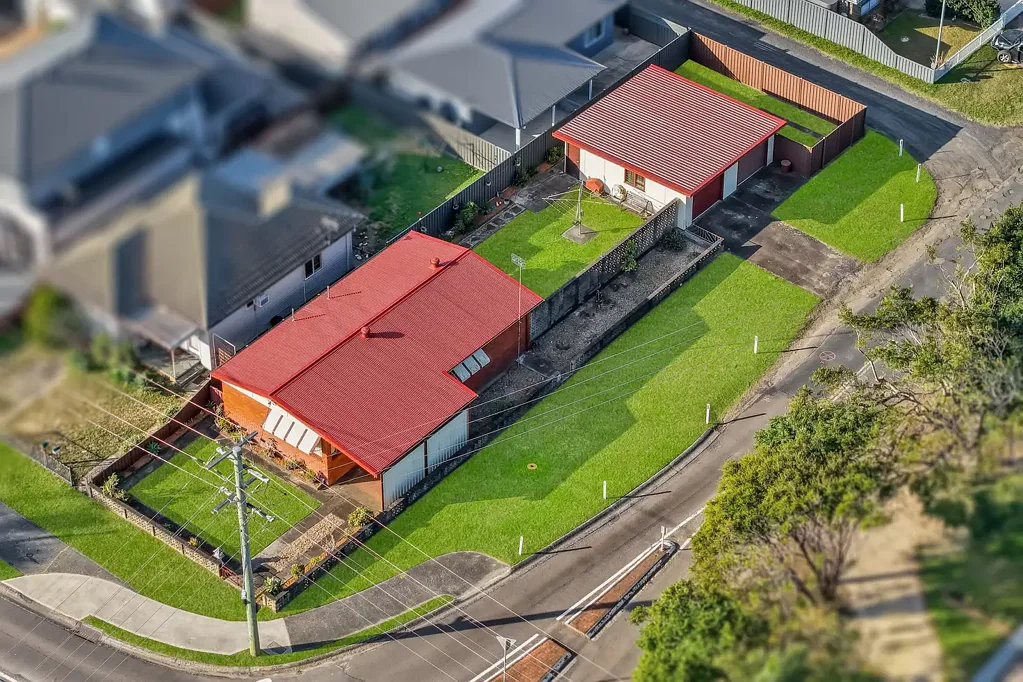 Umina Beach 2Zimmer Corner Block, Rear Lane Access & Endless Potential - This One's Got the Lot!
