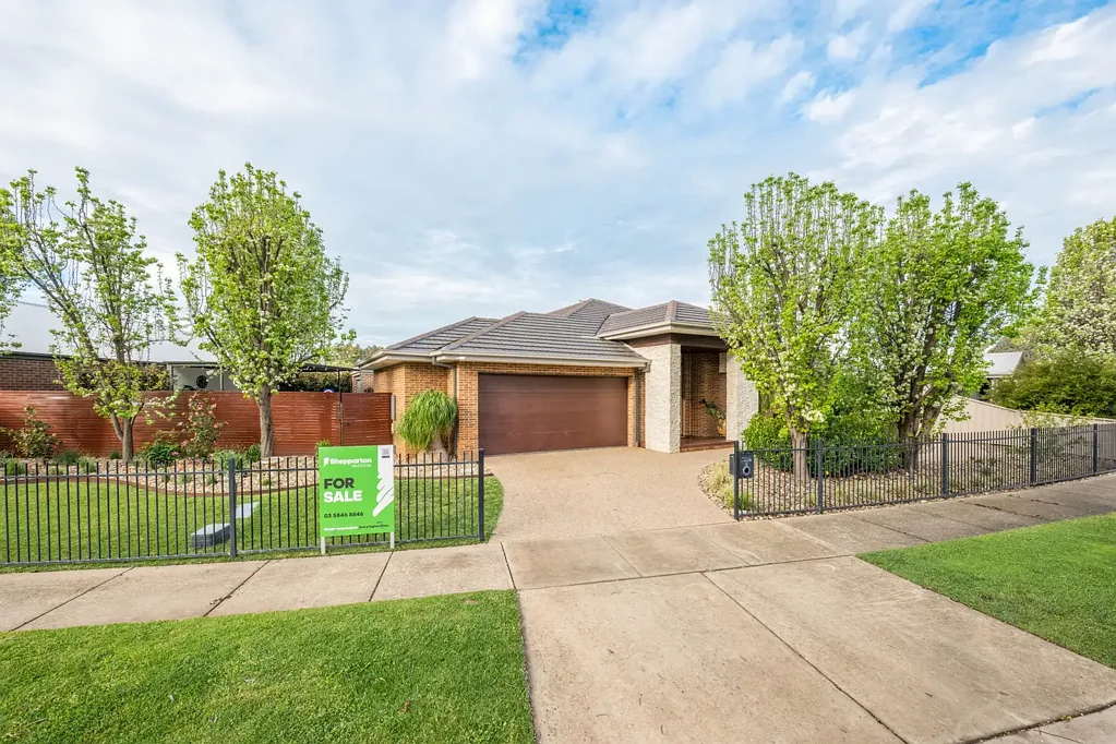 Shepparton 4कमरा Exceptional Family Living in The Boulevard Estate