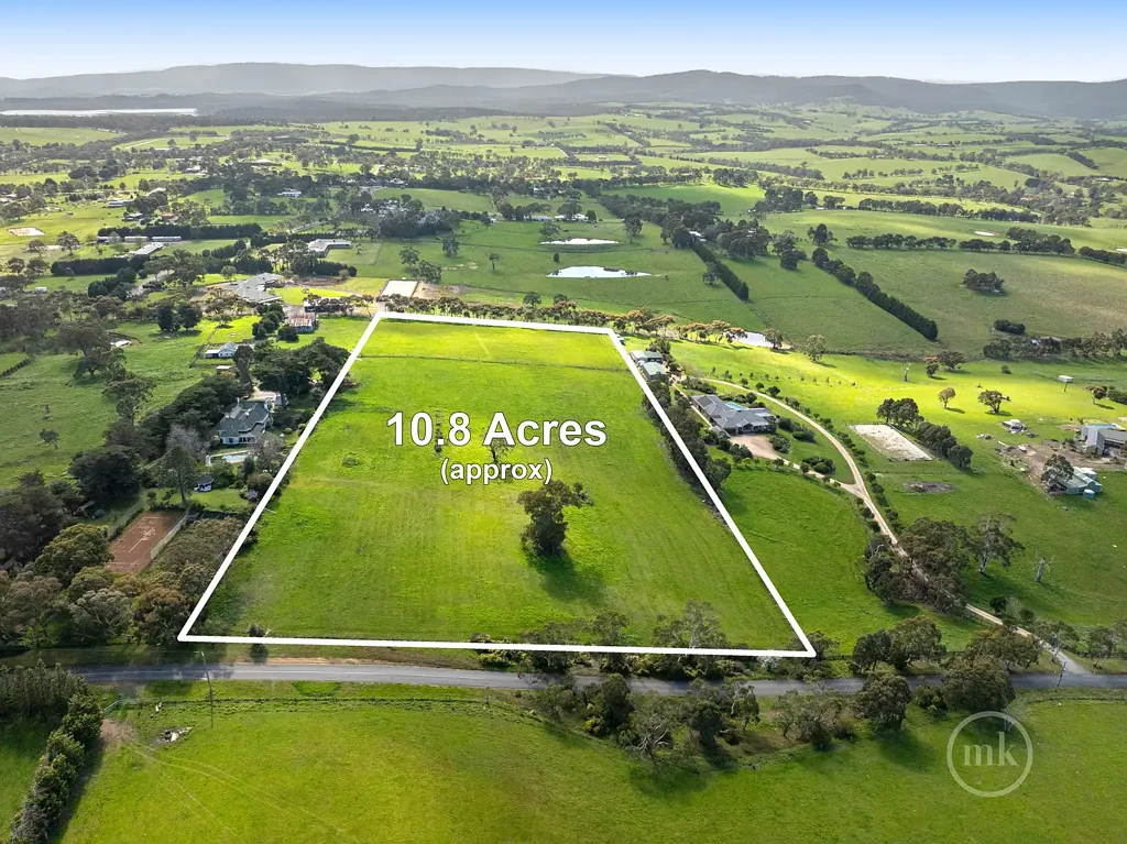 Doreen Breathtaking Hobby Farm with 270 ° Views Around Melbourne