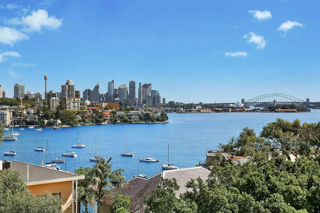 Designer Apartment With Iconic Views